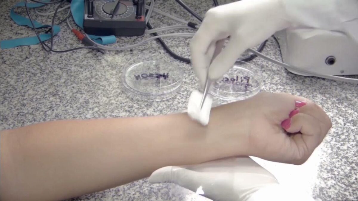 Desarrollaron un sensor portátil para diagnosticar enfermedades a través del sudor