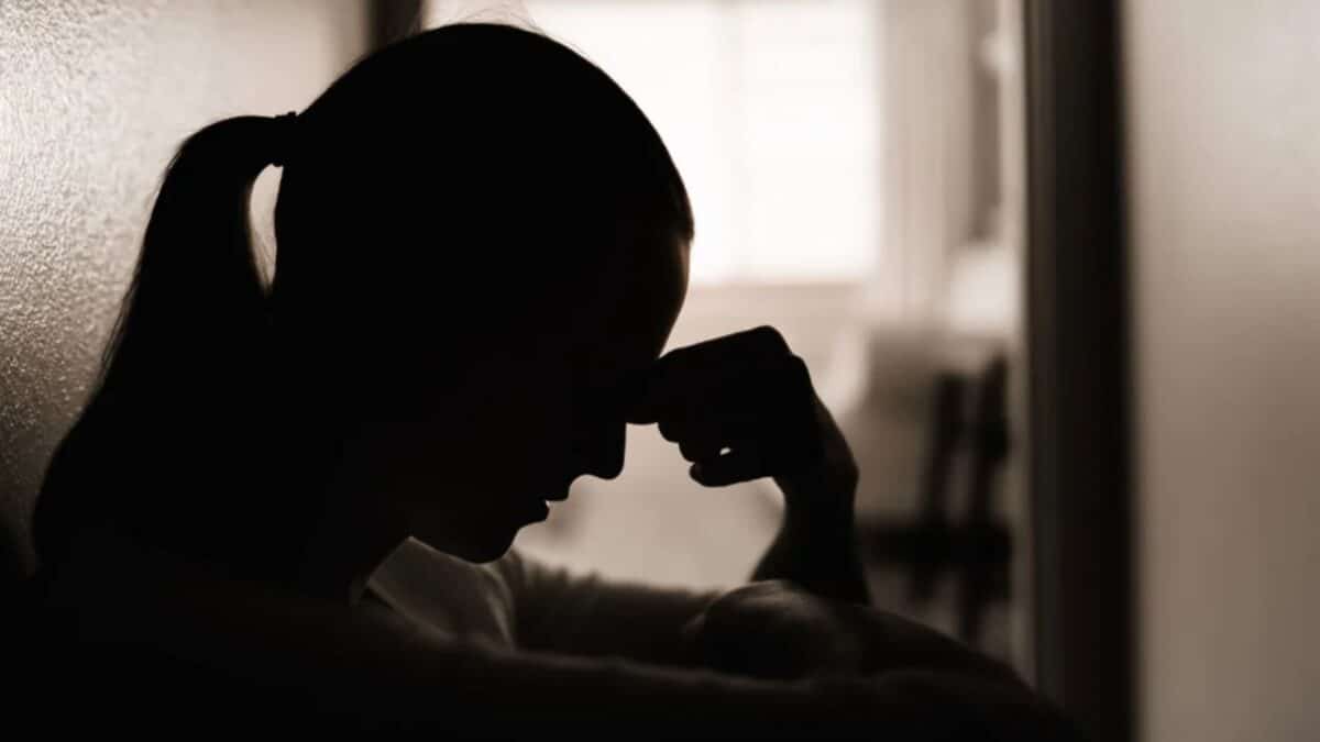 Manejo del duelo y trámites legales: ¿qué hacer cuando se pierde a un esposo?