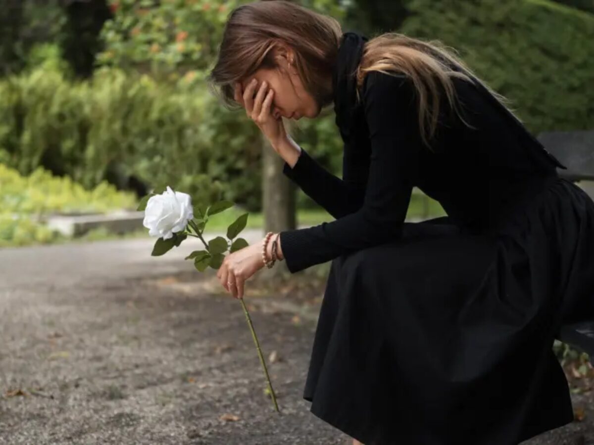 Manejo del duelo y trámites legales: ¿qué hacer cuando se pierde a un esposo?