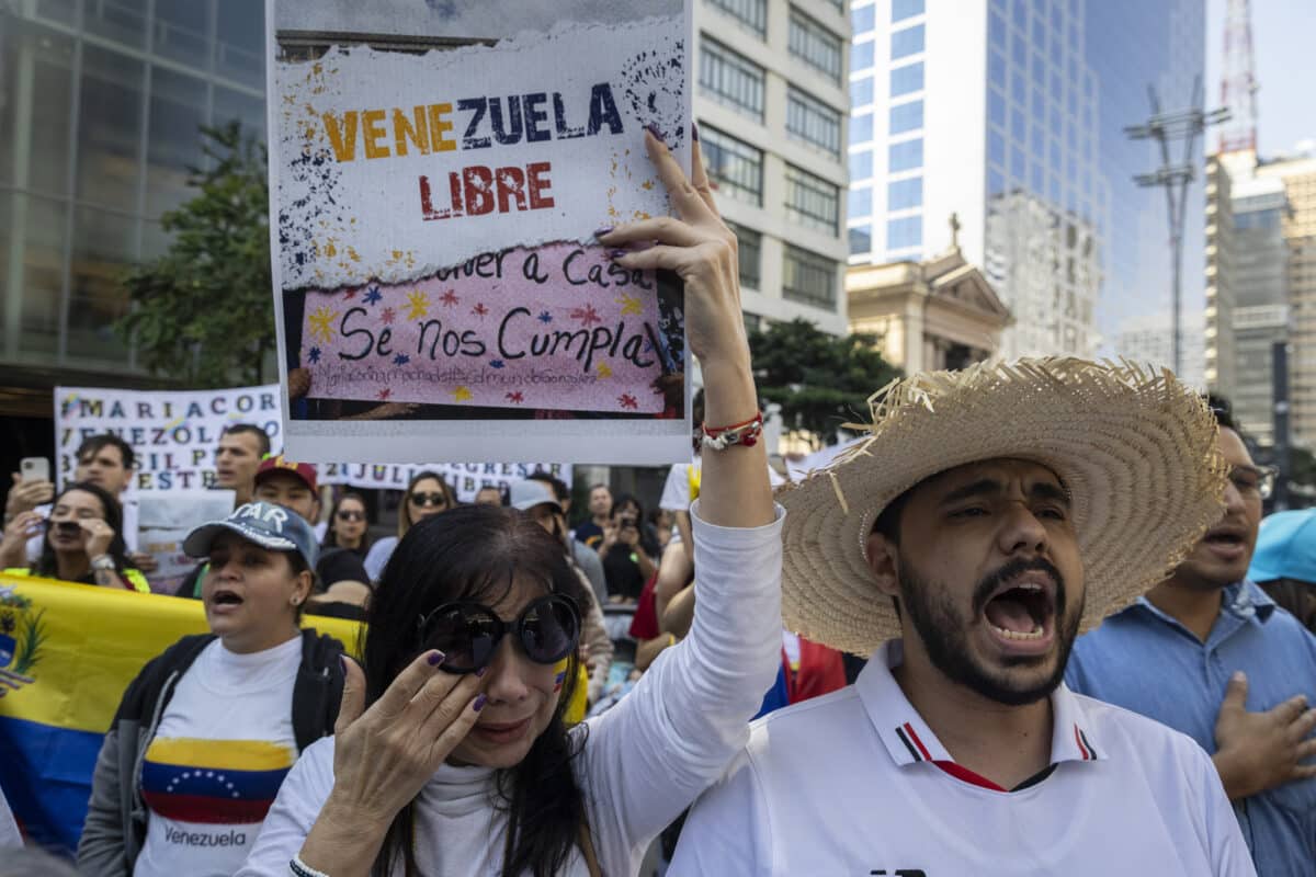 "Volveremos a casa": venezolanos marcharon en Brasil en medio de la jornada electoral