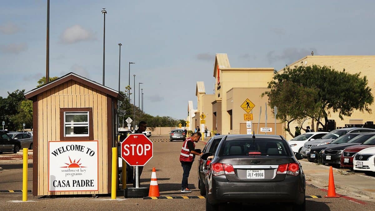 EE UU demanda a operador de refugios para niños migrantes por abuso y acoso sexual: los detalles