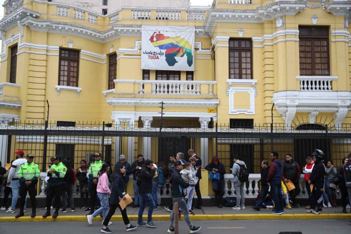 Venezuelans in Peru can leave that country with their PTP or foreigner’s card