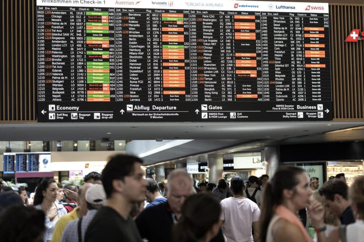 Caída global de Microsoft afectó sistemas de aeropuertos, bancos y empresas en todo el mundo: los detalles 