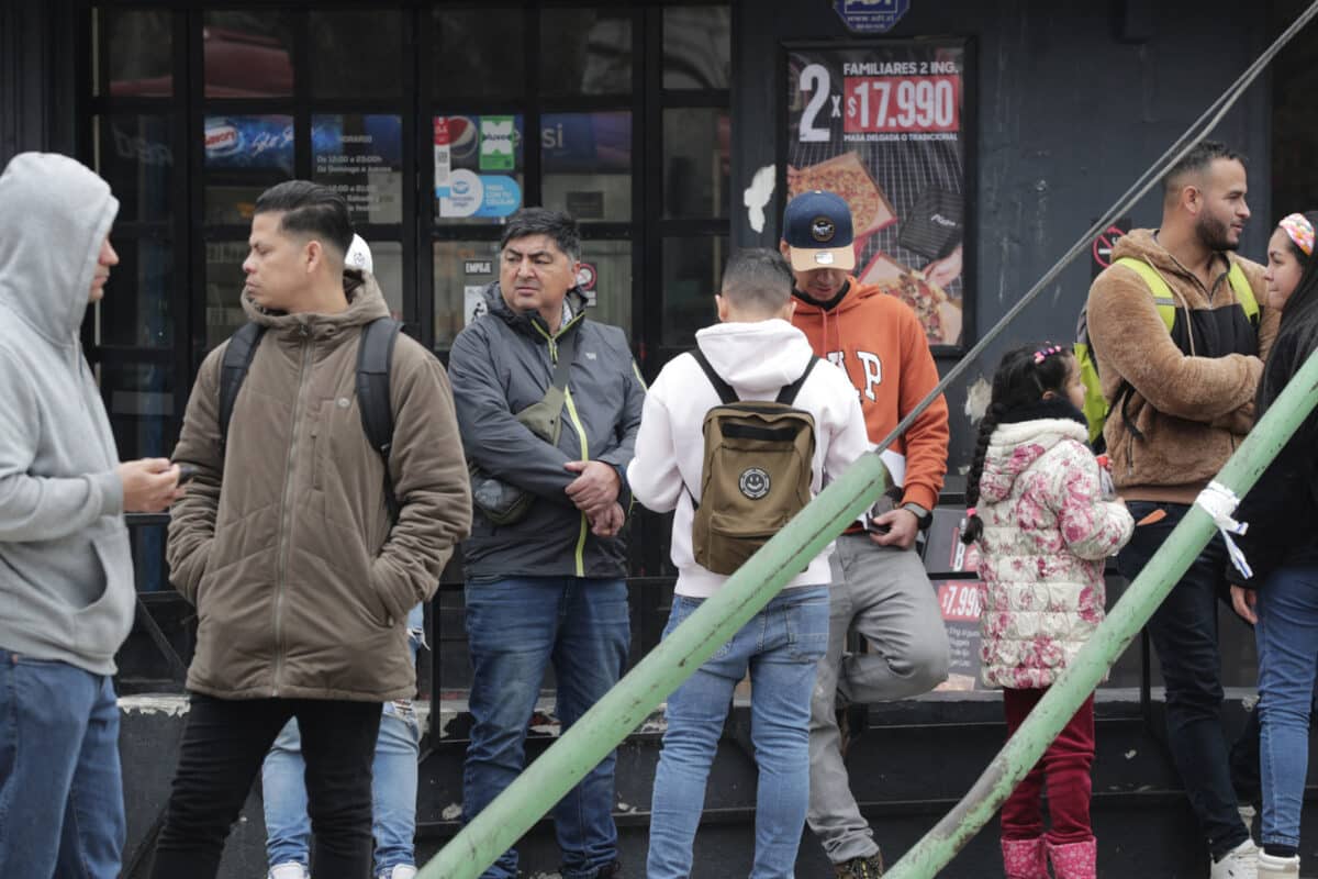 Venezolanos podrán salir de Chile con documentos vencidos