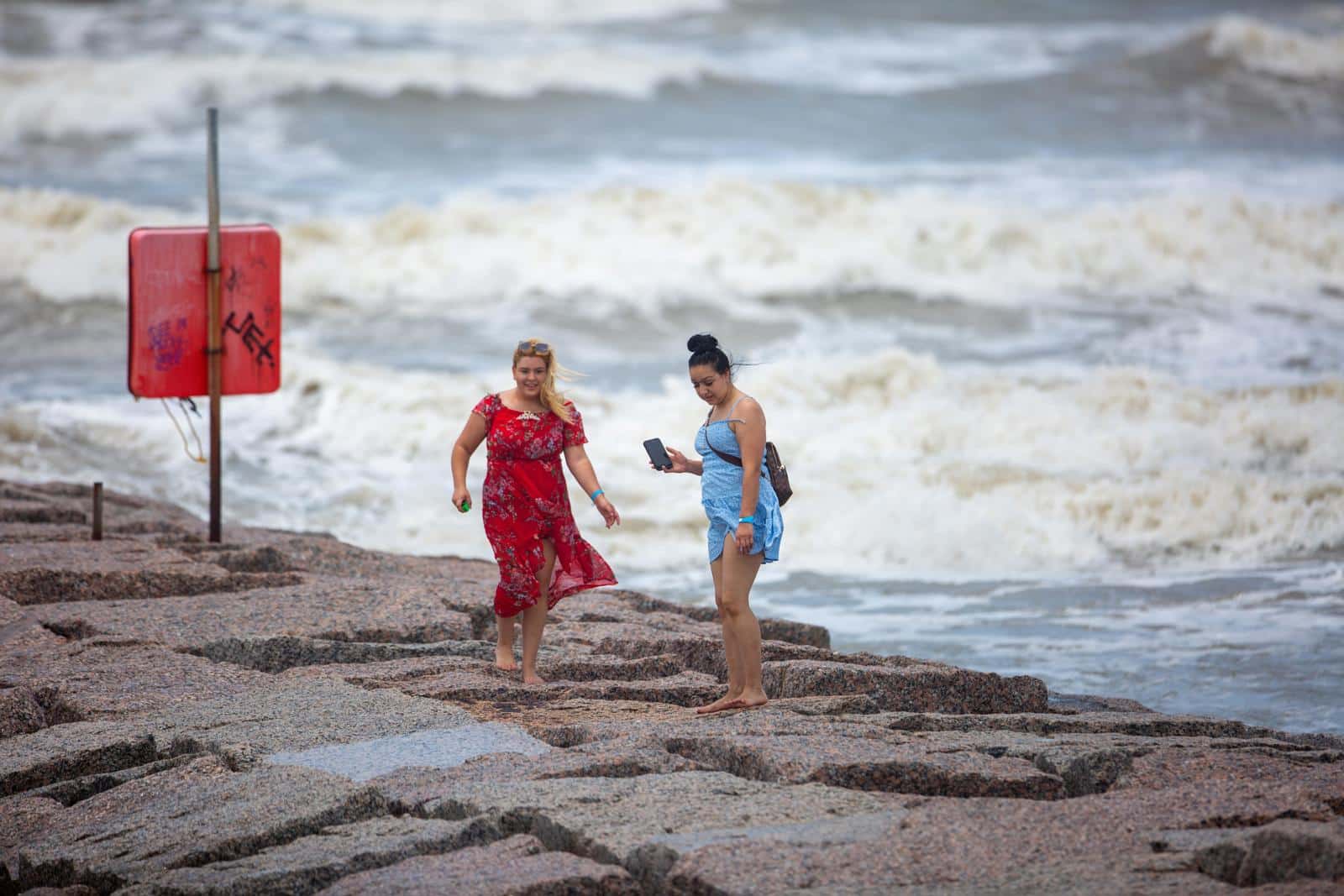 Beryl tocó tierra como huracán en la costa de Texas