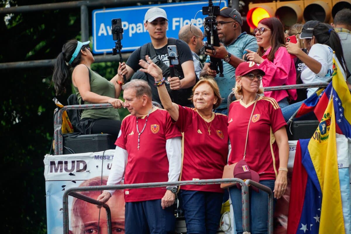 The Caravan of Freedom: the day Caracas met  once more on the asphalt