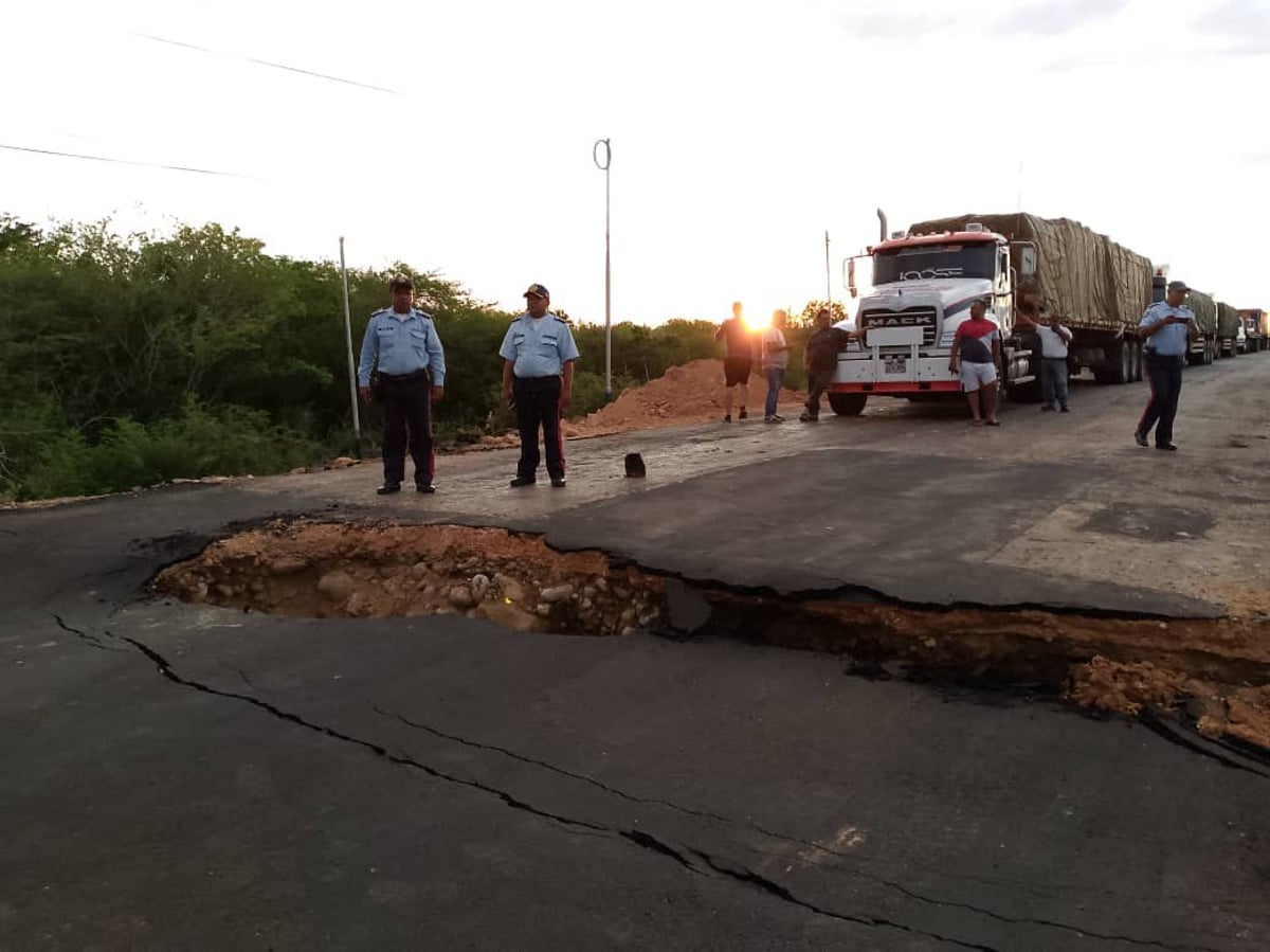 Colapsó el puente que une los estados Apure y Táchira tras fuertes lluvias