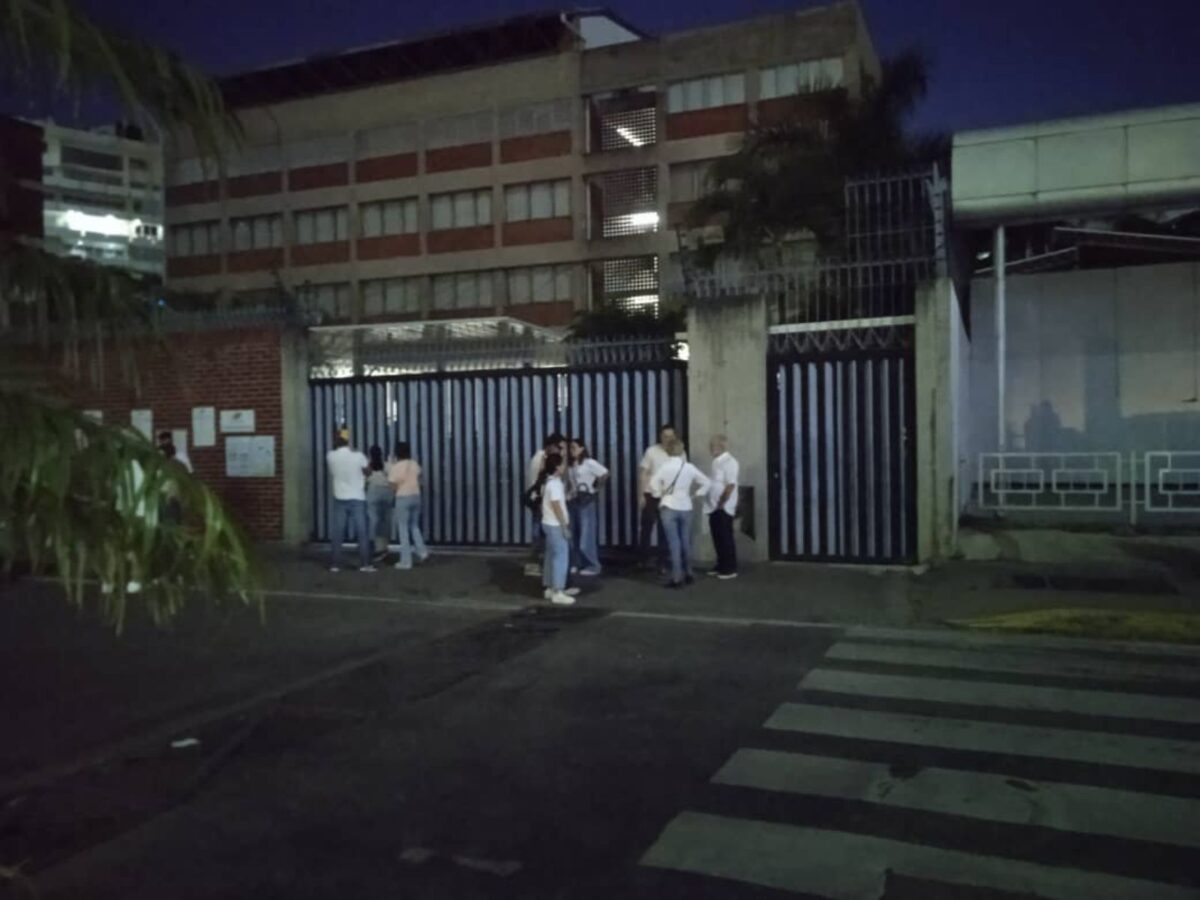 Denuncian que niegan el acceso a varios testigos para presenciar el conteo de votos en los centros