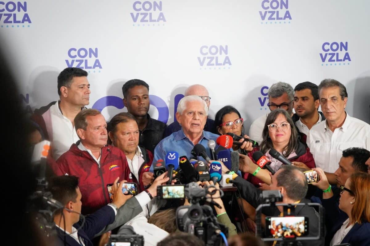 Oposición venezolana denuncia que solo ha obtenido 30 % de las actas electorales