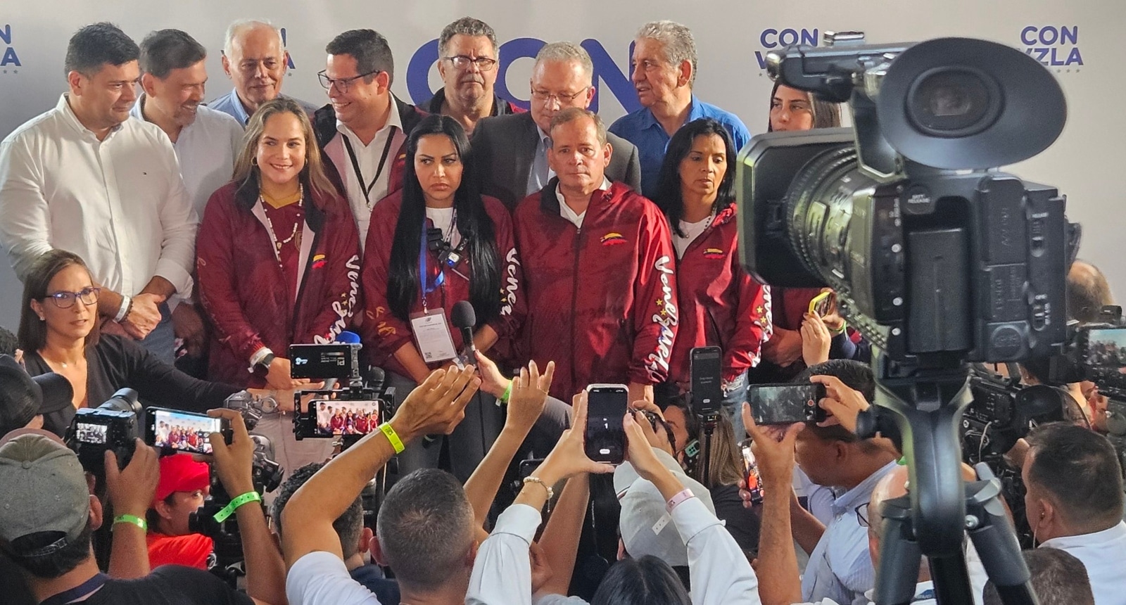 Testigos de la PUD denuncian que el CNE les impide el acceso a su sede principal 