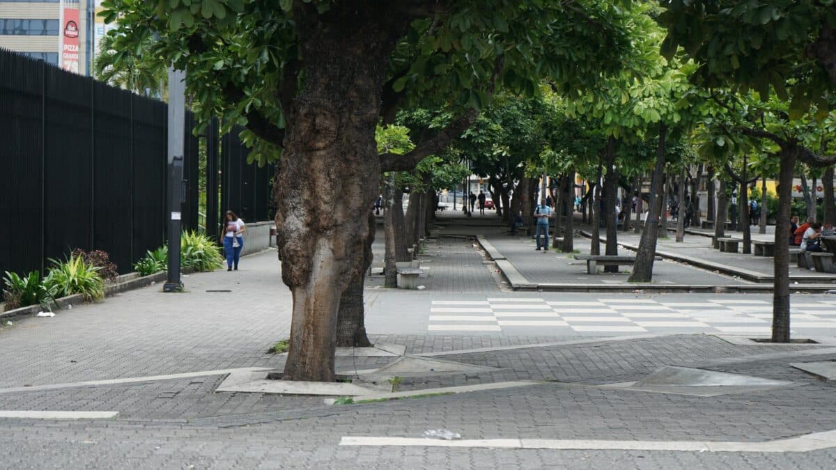 En imágenes: cacerolazos y poco movimiento en las calles de Caracas luego de los resultados de CNE