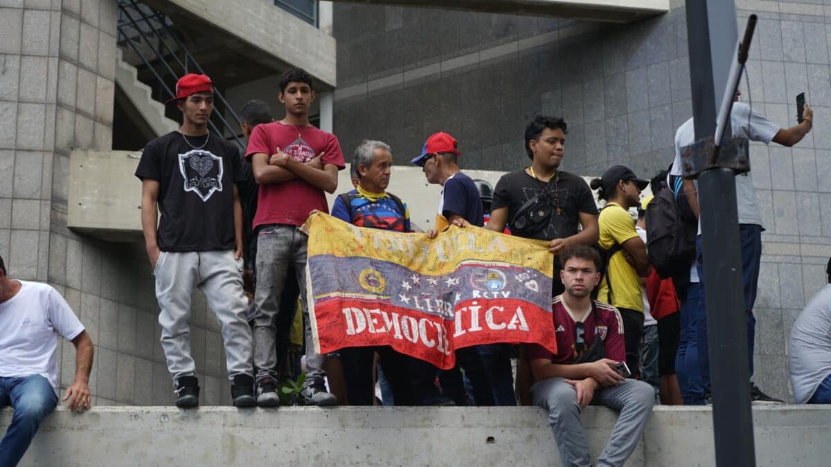 Ciudadanos se concentran en los alrededores de la sede del PNUD en Caracas 