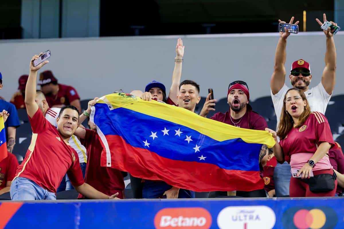 In pictures: Vinotinto fans support the national team in the Copa América quarterfinals