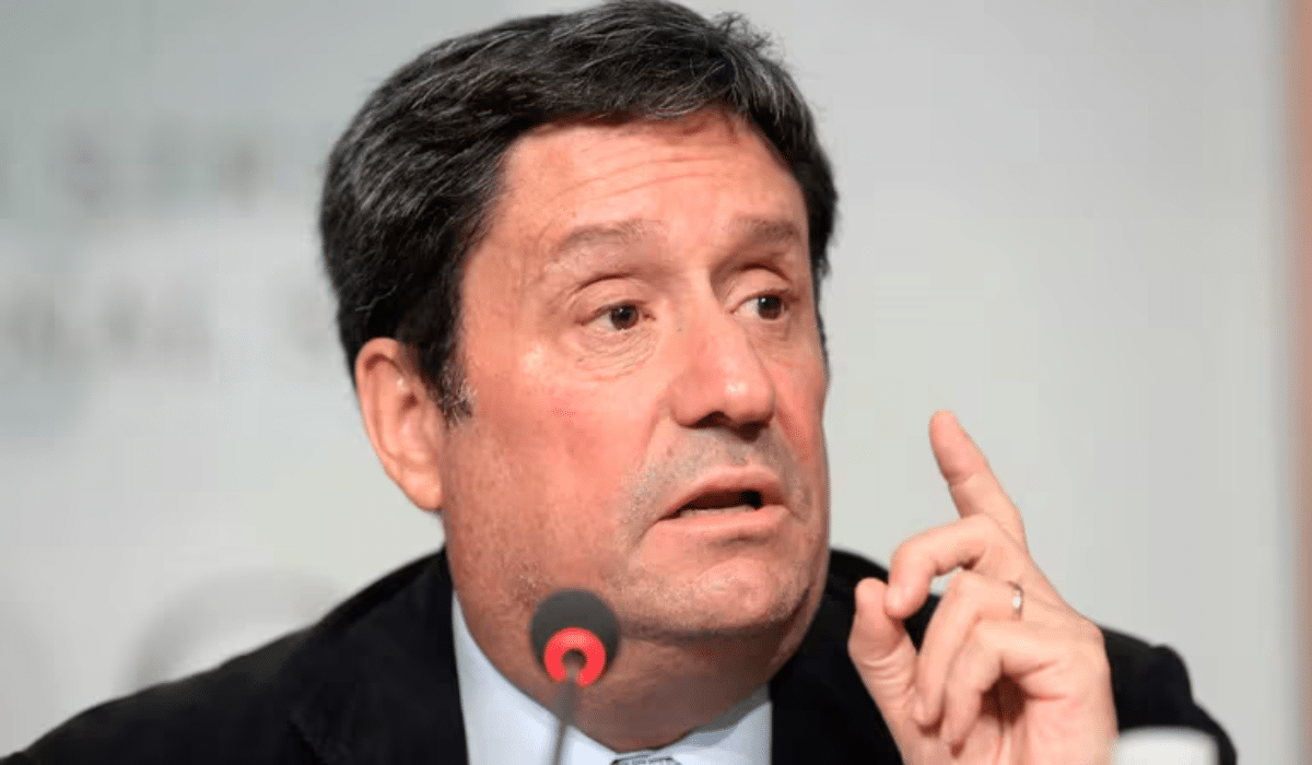Exvicepresidente de Colombia convocó “plantón” frente al consulado de Venezuela en Bogotá