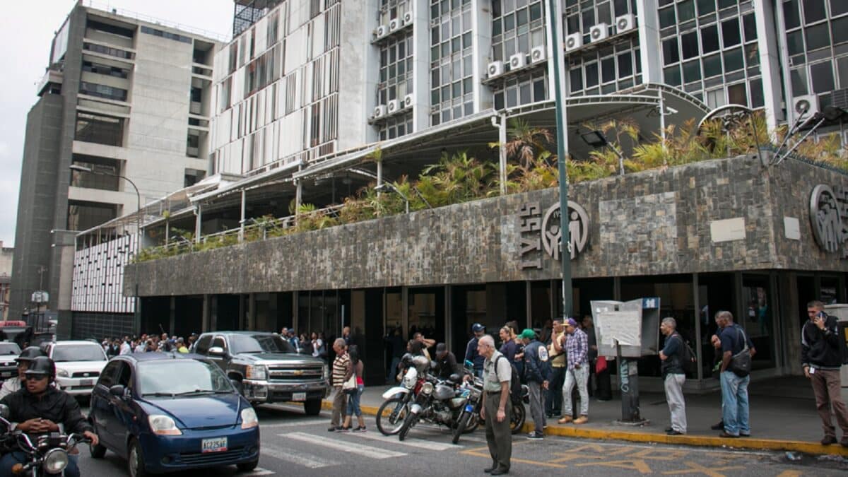 Pacientes oncológicos protestaron en la sede del IVSS en Caracas