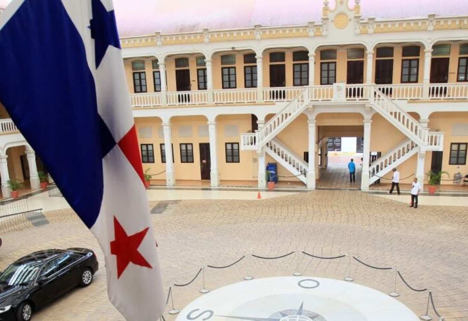 Cancillería Panamá citó a la representante de Venezuela tras no poder despegar avión con expresidentes