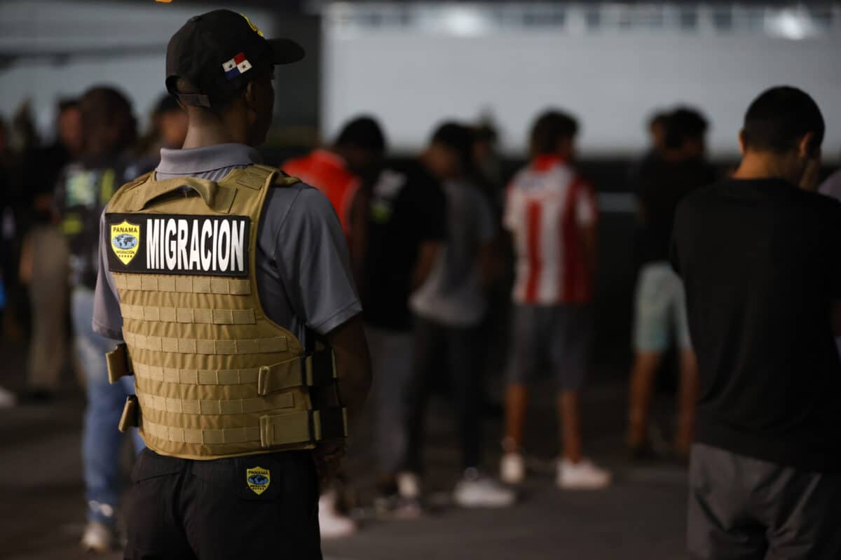 Panamá deportó a un grupo de migrantes en el primer vuelo de repatriación financiado por EE UU