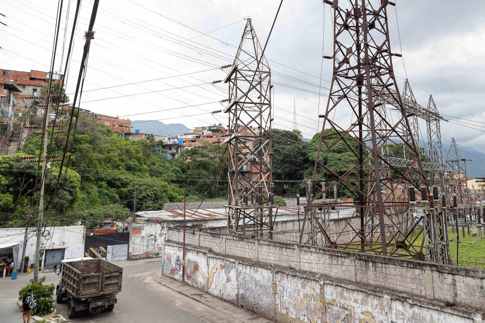 Servicio eléctrico se restableció por segunda vez en varias zonas del país tras el apagón nacional
