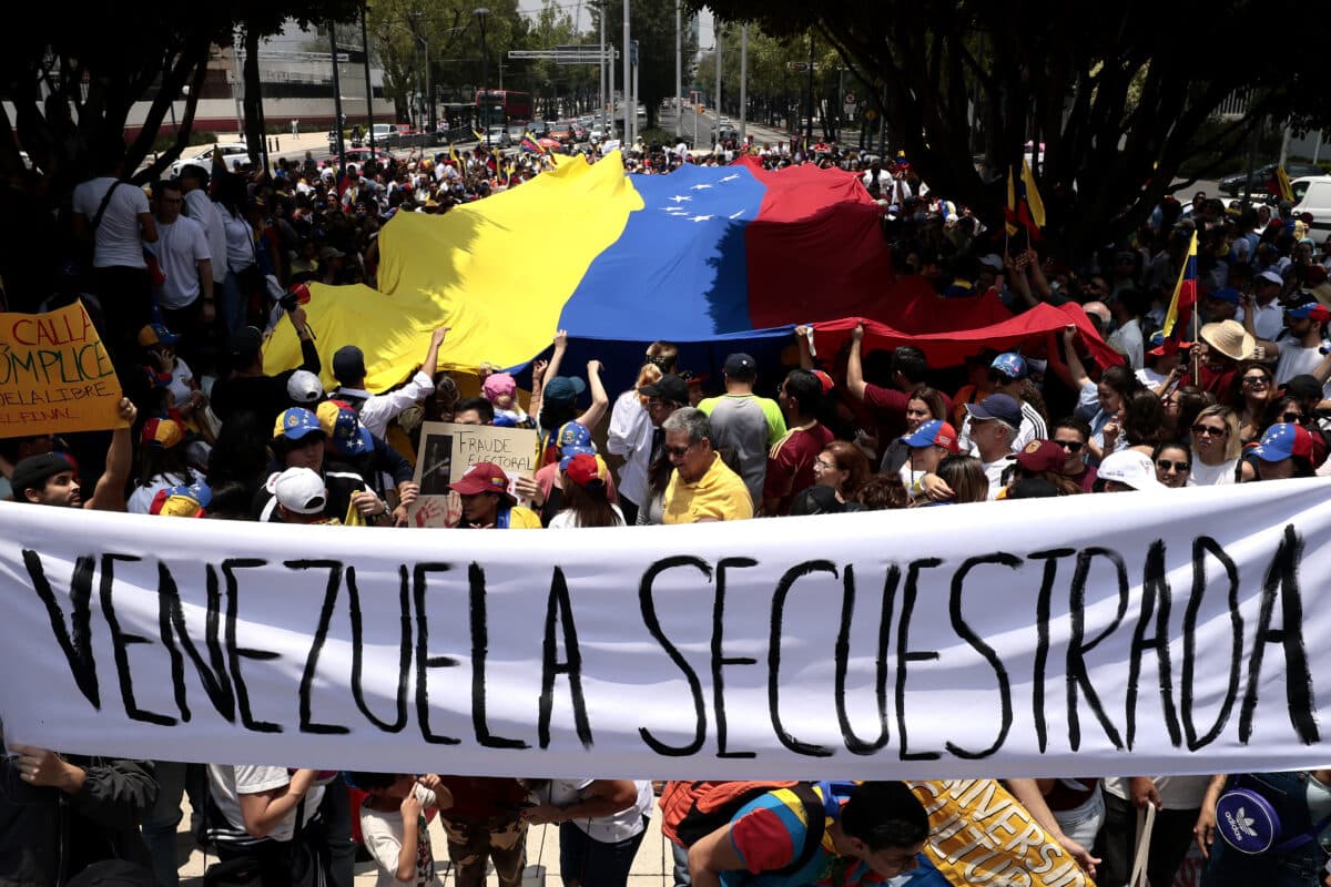 Venezuelans around the world protest peacefully after opposition call