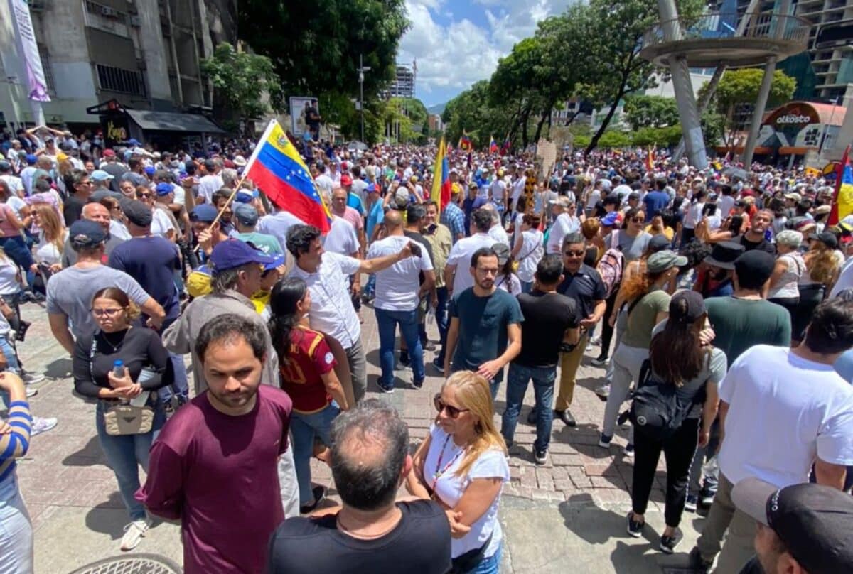 Venezuelans gather in several states of the country to support the opposition’s call