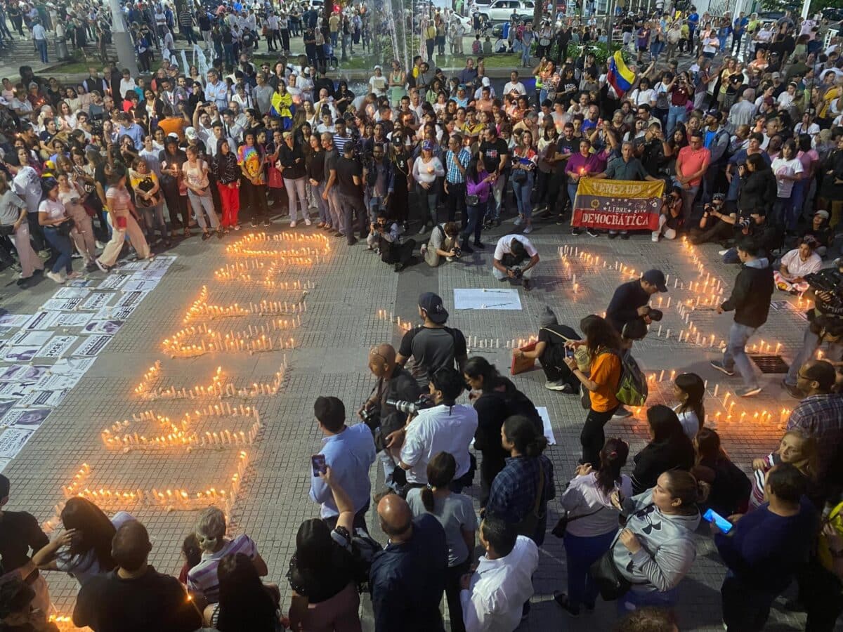 In pictures: this is how the vigil in Caracas to demand the freedom of political prisoners called by the opposition unfolds