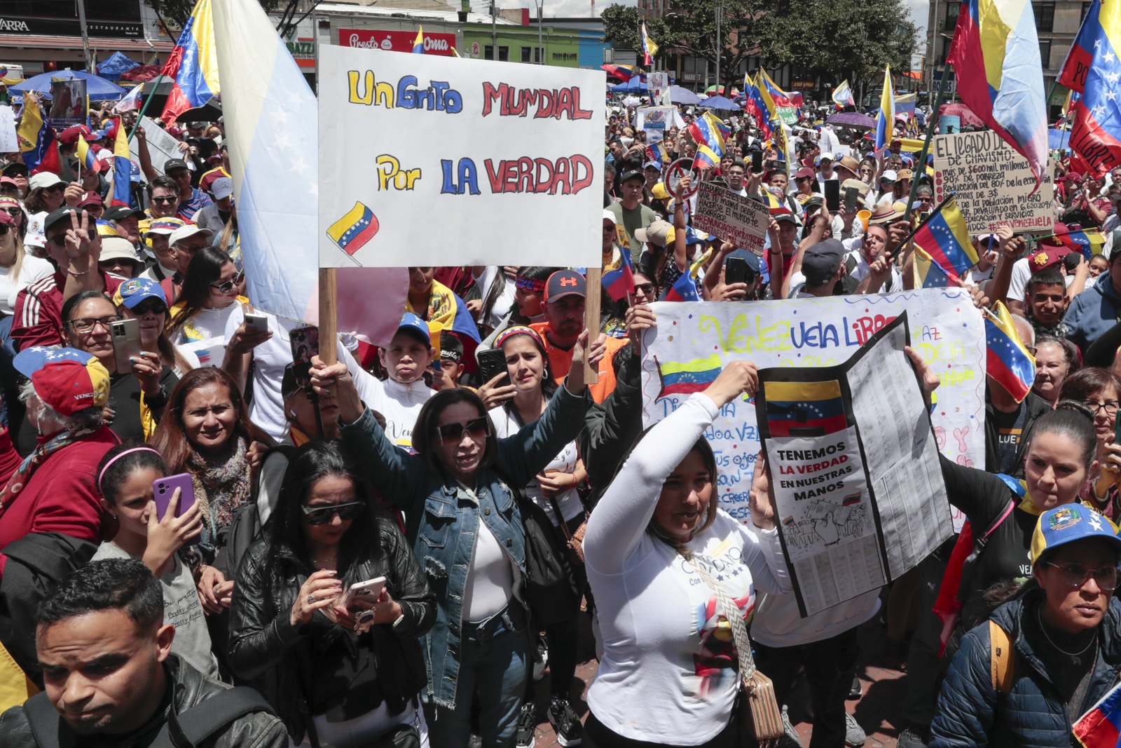 Venezuelans in Colombia, hoping to return, participated in the Great World Protest