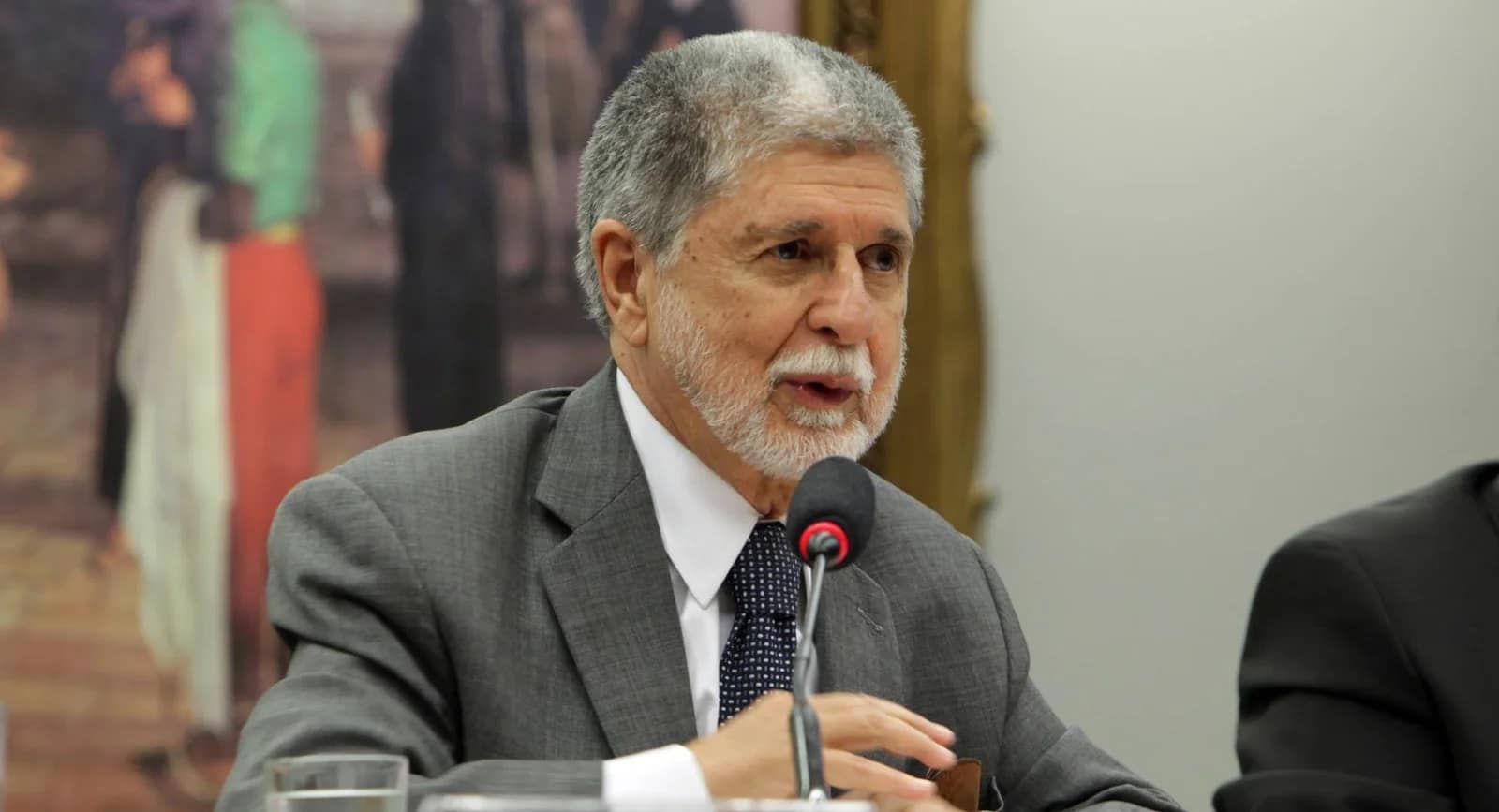 Celso Amorim: Maduro sabe que no le conviene seguir sin divulgar las actas