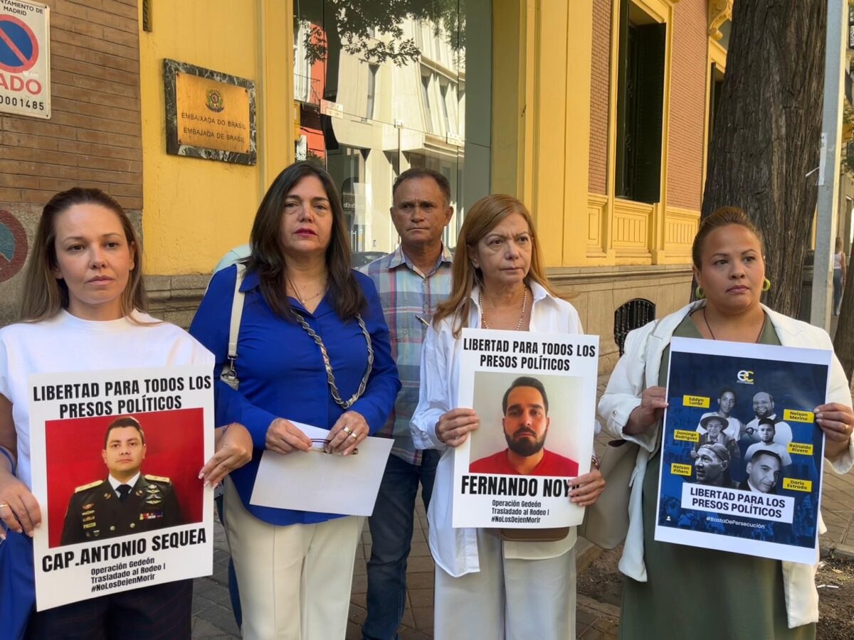 Citizens marched to the Brazilian Embassy in Caracas to demand the release of political prisoners in Venezuela