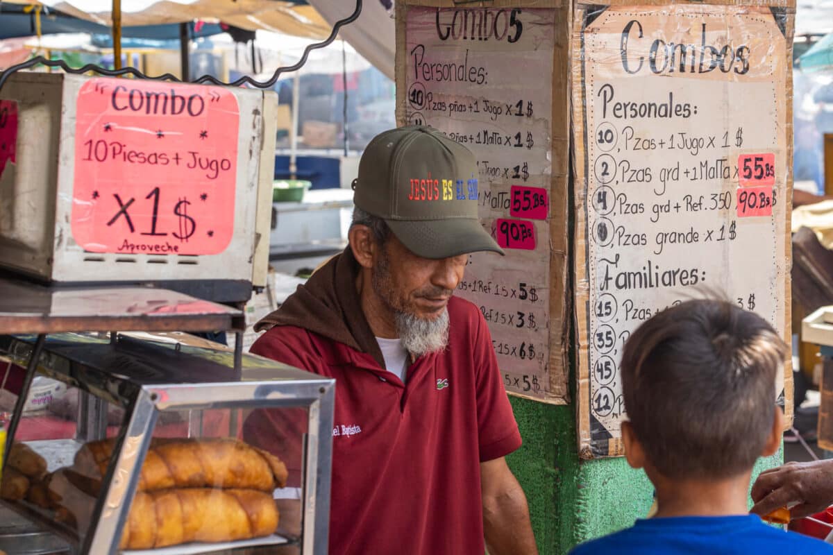 ¿Qué impacto tiene la brecha entre los tipos de cambio en la economía venezolana?