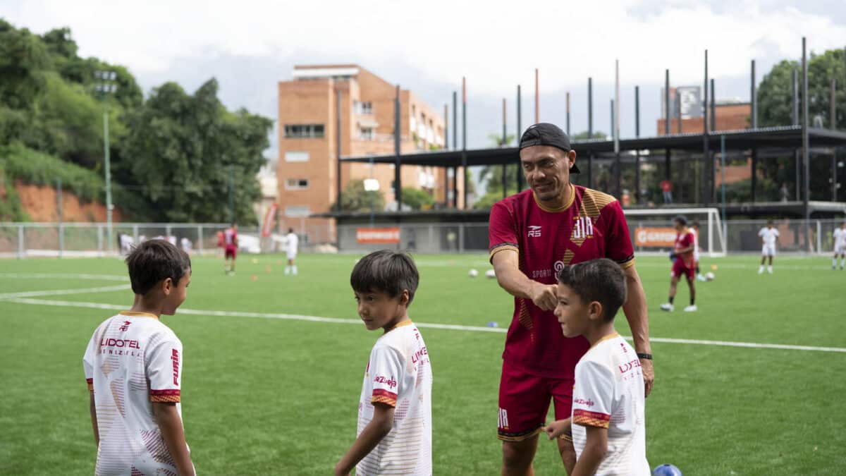 El legado de Juan Arango: inspirar a los futuros talentos del fútbol nacional