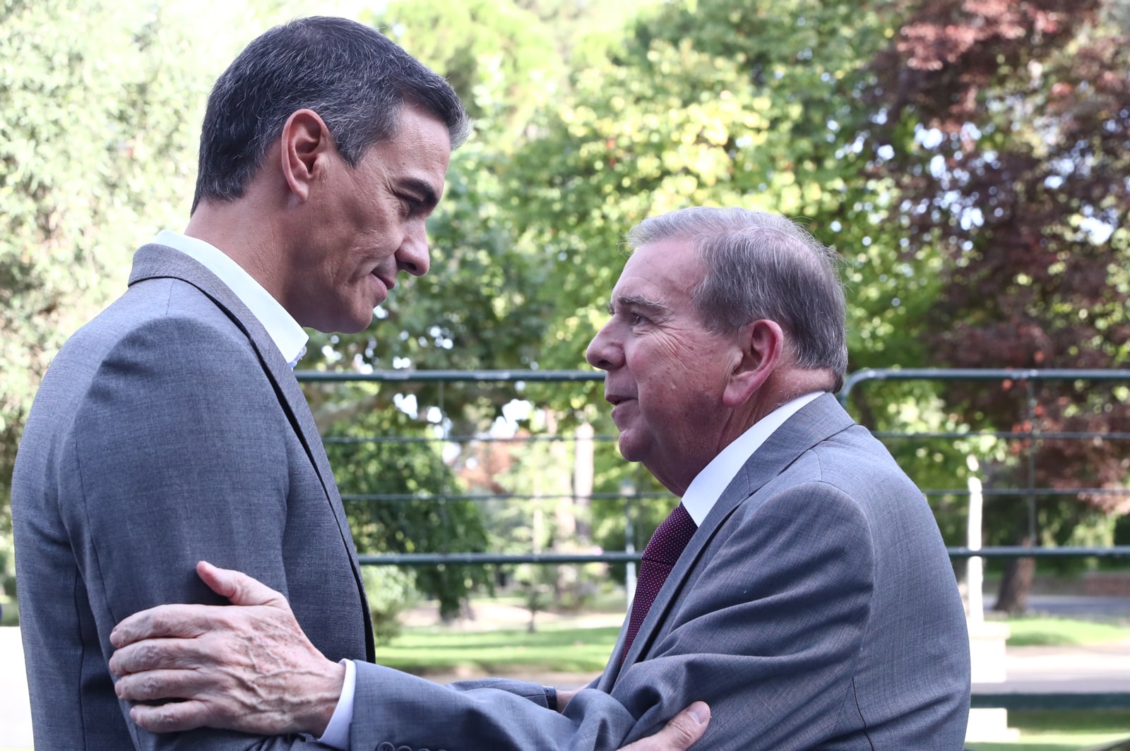 Edmundo González met with Pedro Sánchez at the Moncloa Palace