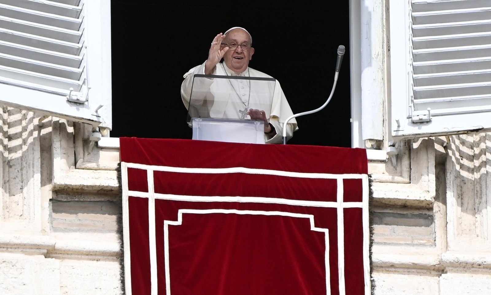 Pope Francis asked to listen to the voice of “the people who ask for peace”