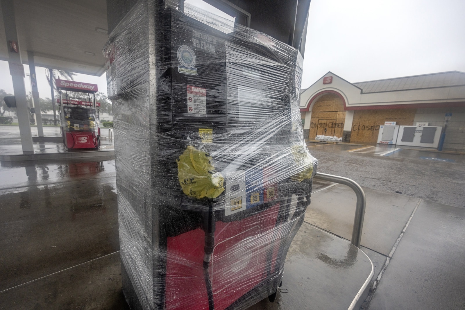 Fury in the Sunshine State: Haunting Images of Hurricane Milton’s Unrelenting Assault on Florida