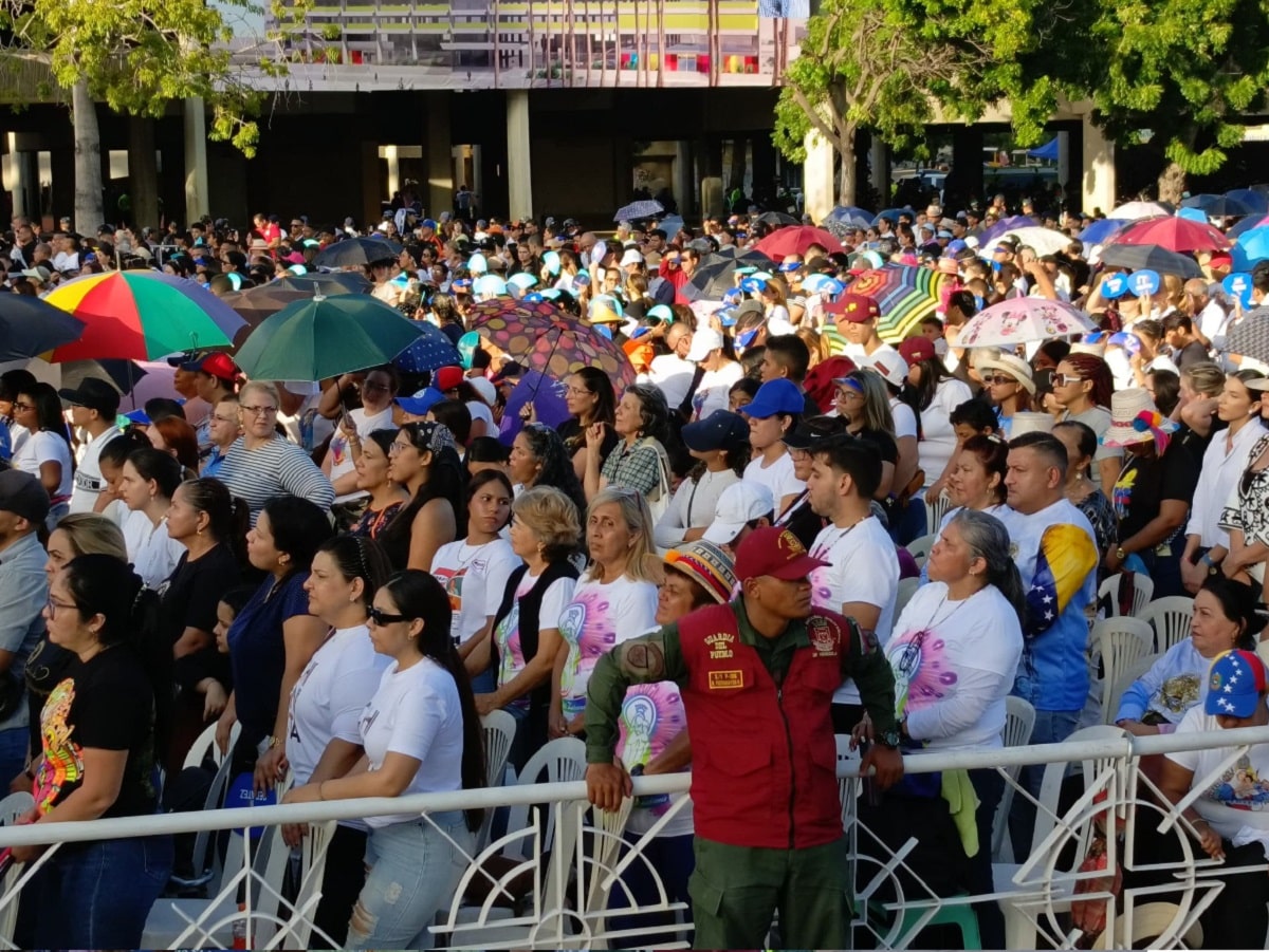 This is how the descent of the Virgin of La Chinita takes place in Maracaibo