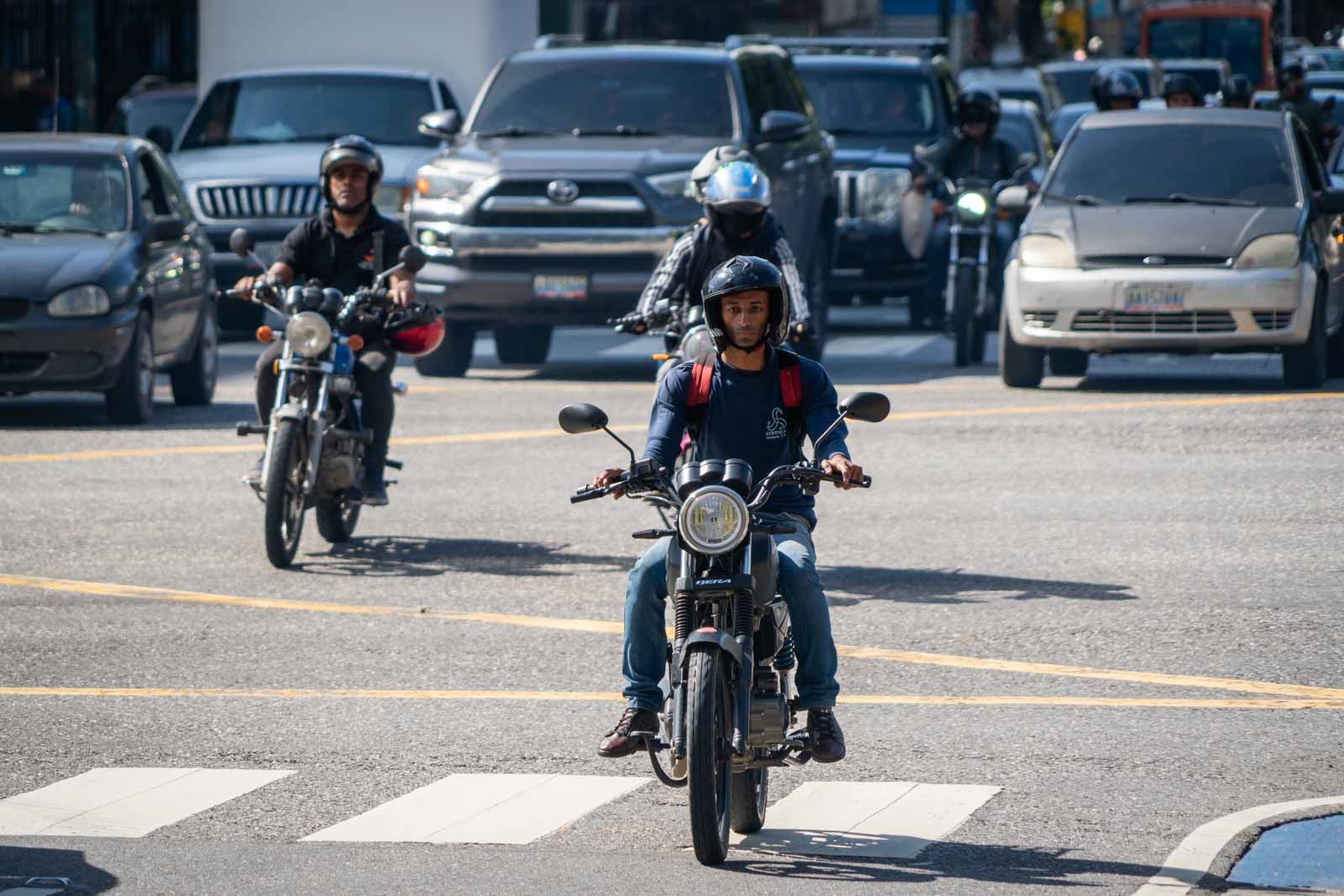 Motorizados en Caracas, motocicletas Caracas, transporte en moto Venezuela, motos en las calles de Caracas, motorizados venezolanos, fotos motorizados Caracas, El Diario, José Daniel Ramos