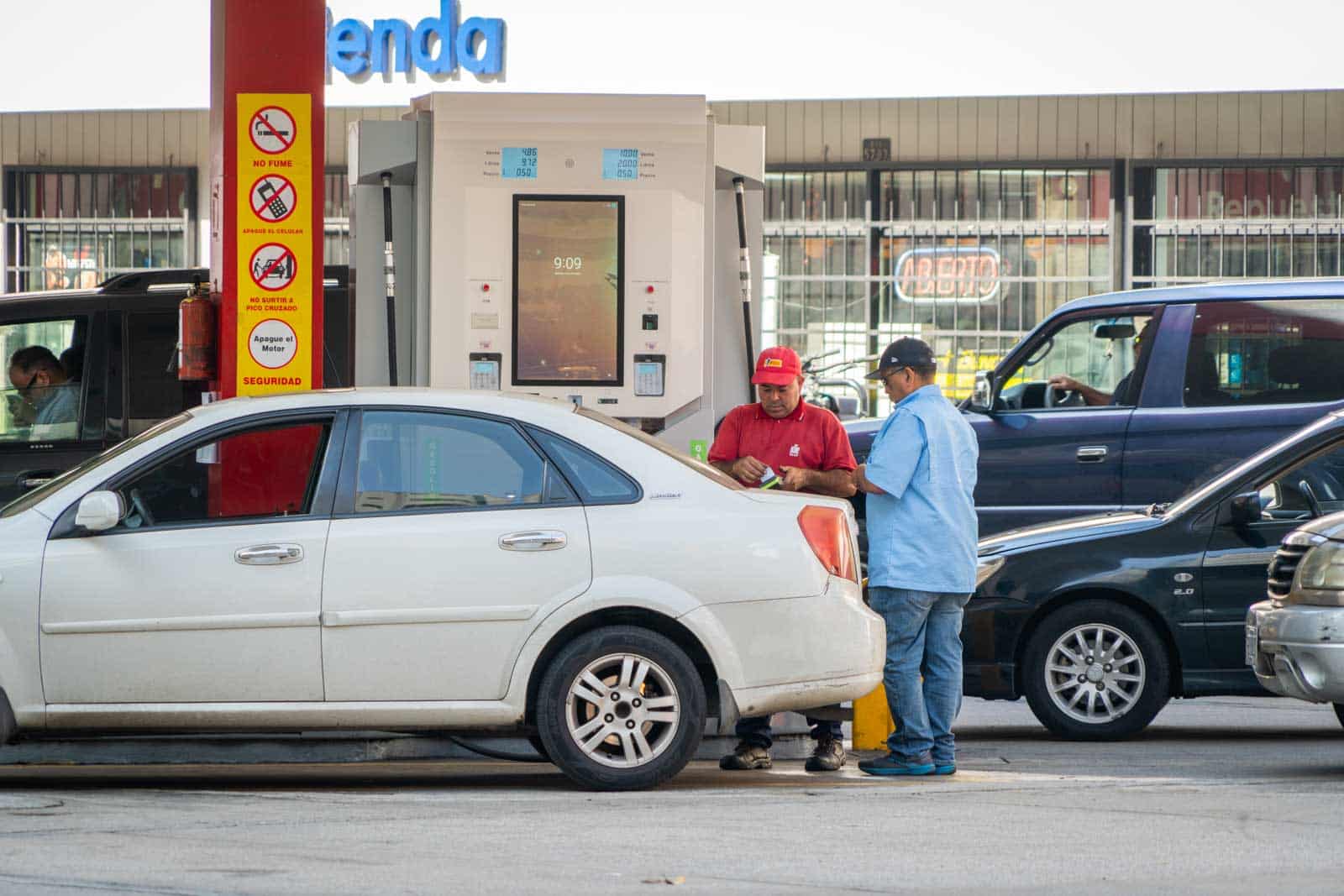 Cronograma de distribución de gasolina, Estaciones de servicio, Gasolineras en Caracas, Precios de gasolina en Caracas, Abastecimiento de combustible en Caracas, Estaciones de servicio en Caracas, Combustible en Venezuela, Noticias sobre gasolineras en Caracas, Tarifas de gasolina en Caracas, Escasez de gasolina en Caracas, Rutas para conseguir gasolina en Caracas, Situación de las gasolineras en Caracas, Últimas noticias de combustible en Caracas, Suministro de petróleo en Caracas, Combustible barato en Caracas, Problemas de abastecimiento de gasolina en Caracas, Estadísticas de precios de gasolina en Caracas, Seguridad en gasolineras de Caracas, Abastecimiento de gasolina en Venezuela, Transporte y combustible en Caracas, Medidas gubernamentales sobre gasolina en Caracas, El Diario, José Daniel Ramos
