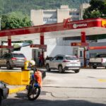 Estaciones de servicio, Gasolineras en Caracas, Precios de gasolina en Caracas, Abastecimiento de combustible en Caracas, Estaciones de servicio en Caracas, Combustible en Venezuela, Noticias sobre gasolineras en Caracas, Tarifas de gasolina en Caracas, Escasez de gasolina en Caracas, Rutas para conseguir gasolina en Caracas, Situación de las gasolineras en Caracas, Últimas noticias de combustible en Caracas, Suministro de petróleo en Caracas, Combustible barato en Caracas, Problemas de abastecimiento de gasolina en Caracas, Estadísticas de precios de gasolina en Caracas, Seguridad en gasolineras de Caracas, Abastecimiento de gasolina en cronograma de distribución de gasolina, Venezuela, Transporte y combustible en Caracas, Medidas gubernamentales sobre gasolina en Caracas, El Diario, José Daniel Ramos
