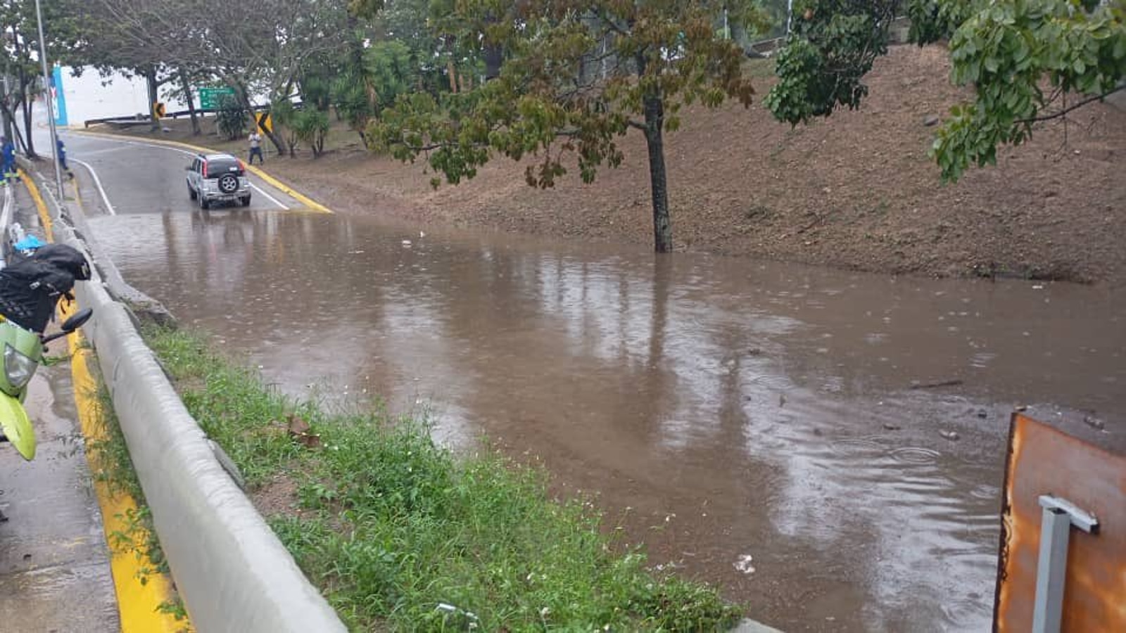 Rains caused flooding in Caracas and several states of the country