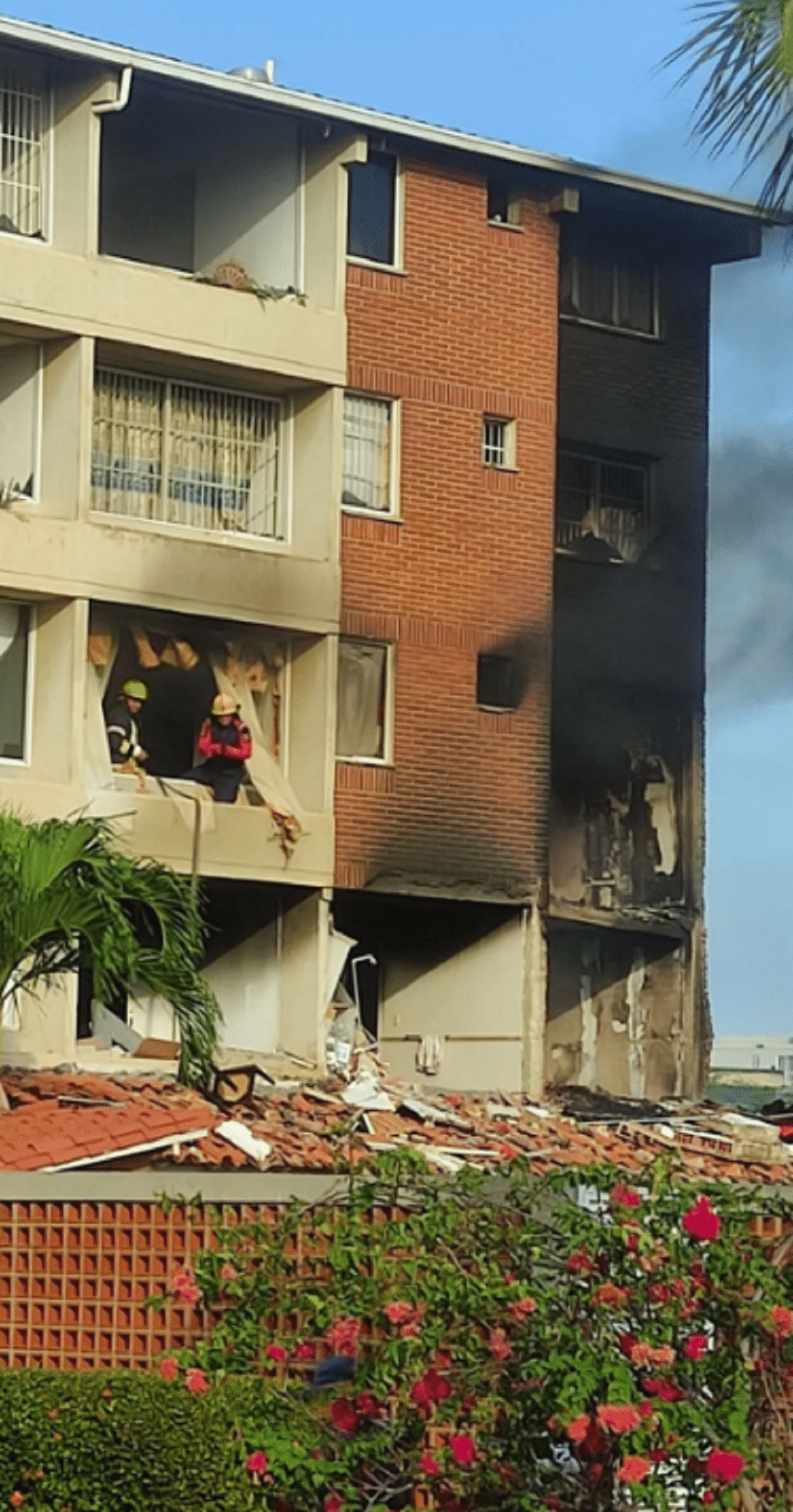 En imágenes: una persona resultó herida por la explosión en un apartamento en Anzoátegui 