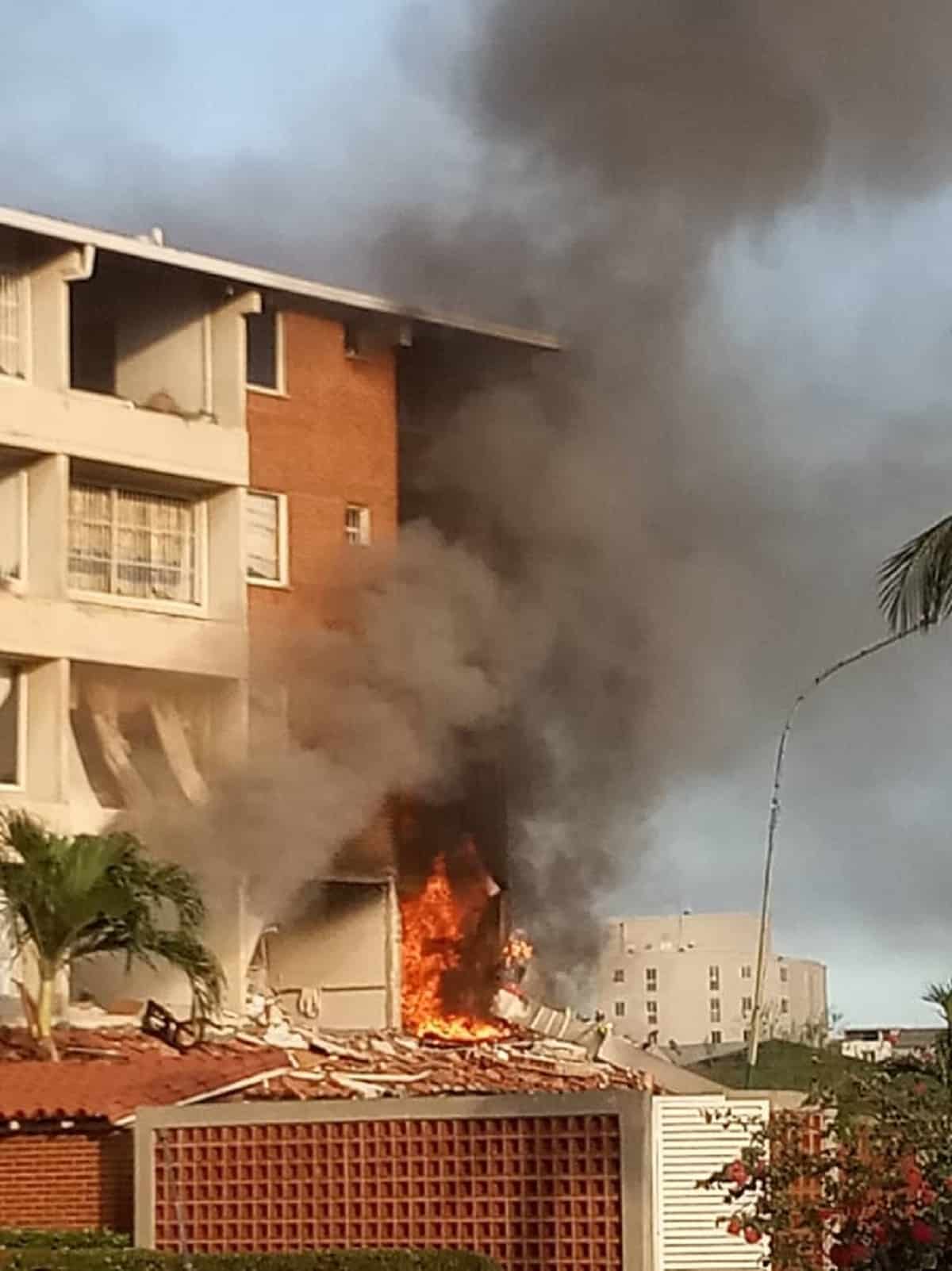 En imágenes: una persona resultó herida por la explosión en un apartamento en Anzoátegui 