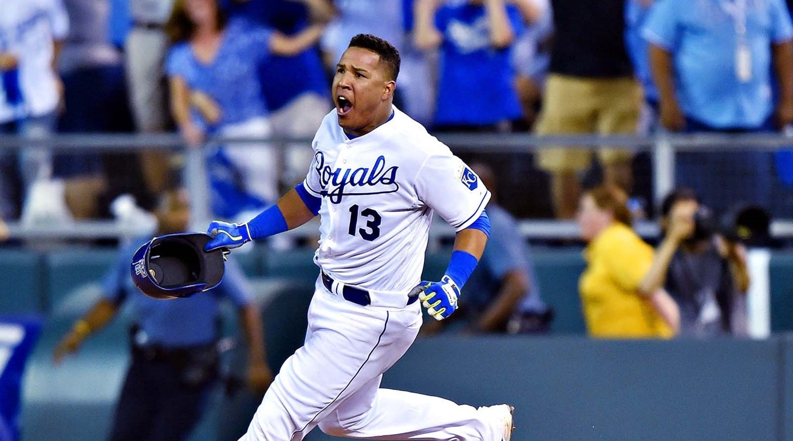 El pelotero venezolano Salvador Pérez ganó el premio Roberto Clemente 2024