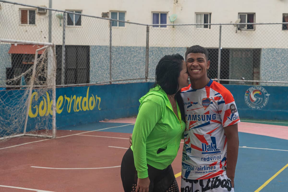 Carlos Velásquez: la joven promesa que construye su camino dentro del fútbol venezolano