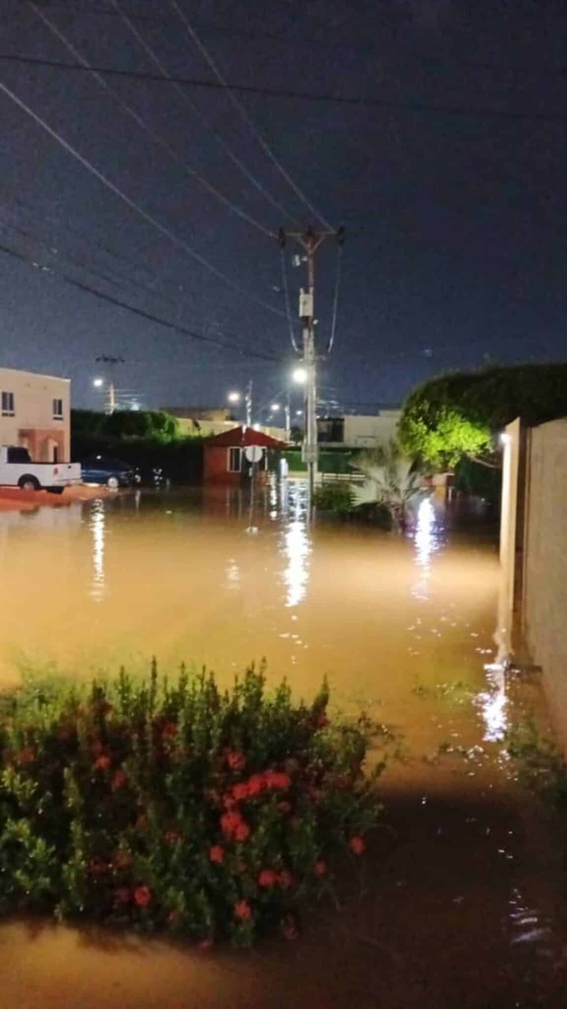 Floods were recorded in several areas of Maracaibo after the intense rains in the early morning