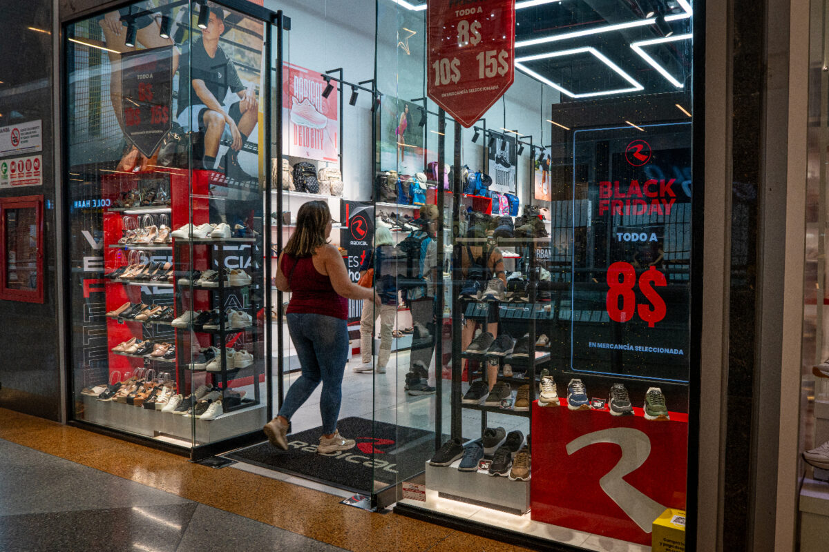 Disminuyeron las ofertas previas al Black Friday en Caracas en comparación con años anteriores 