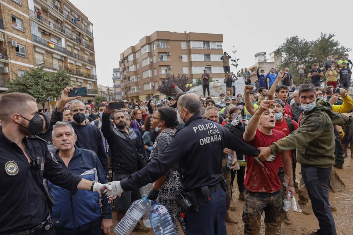 Pedro Sánchez and the kings of Spain received insults after their visit to the areas affected by the storm