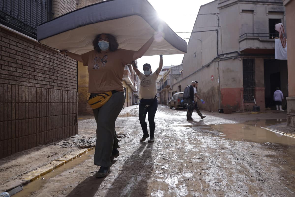 New rains flooded a town in Catalonia and washed away at least 30 vehicles 