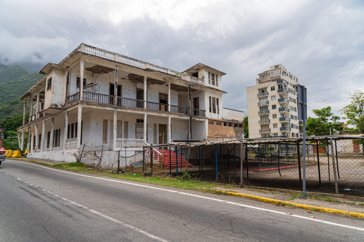 Las huellas de la tragedia permanecen en La Guaira a 25 años del deslave