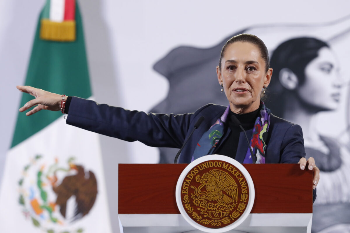 Presidenta de México planea acordar con Trump deportar a migrantes hacia sus países de origen