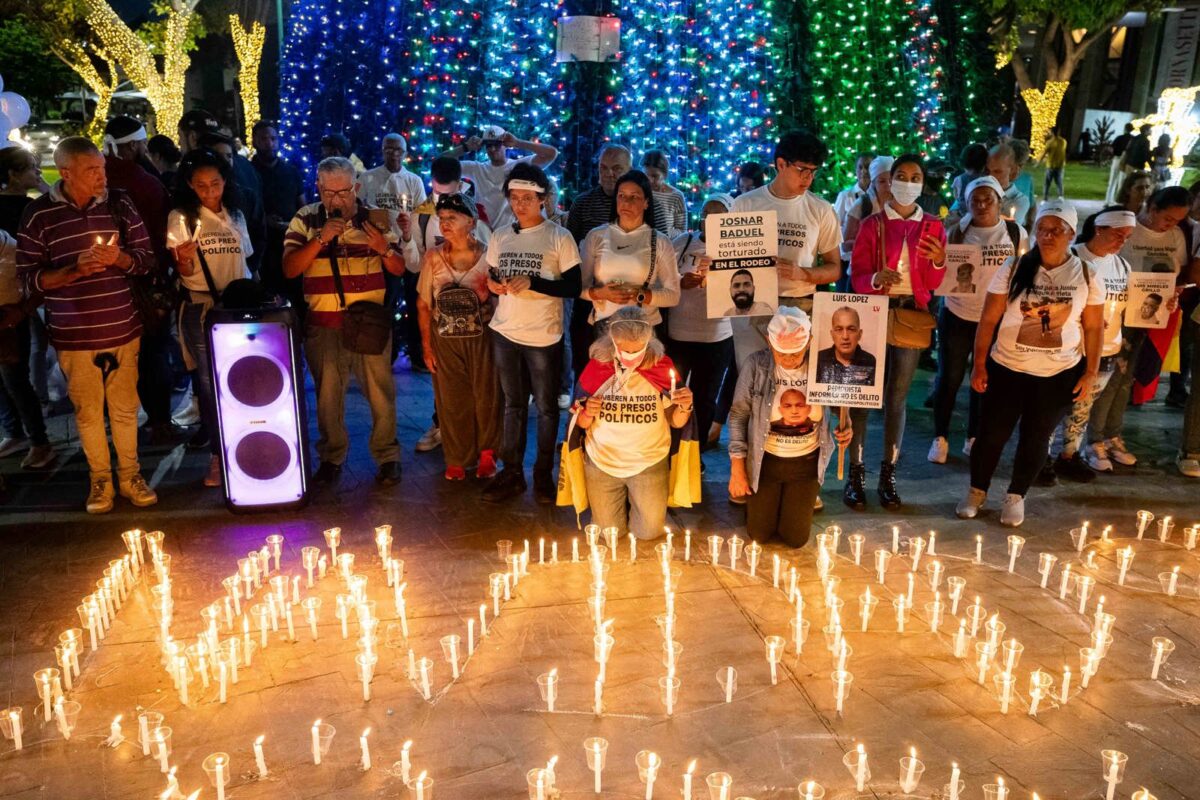 En imágenes: la vigilia de los familiares de presos políticos en el Ministerio Público