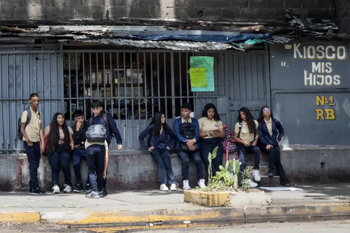 ¿Cuáles son las condiciones que motivarían a los docentes jubilados a regresar a las escuelas públicas?